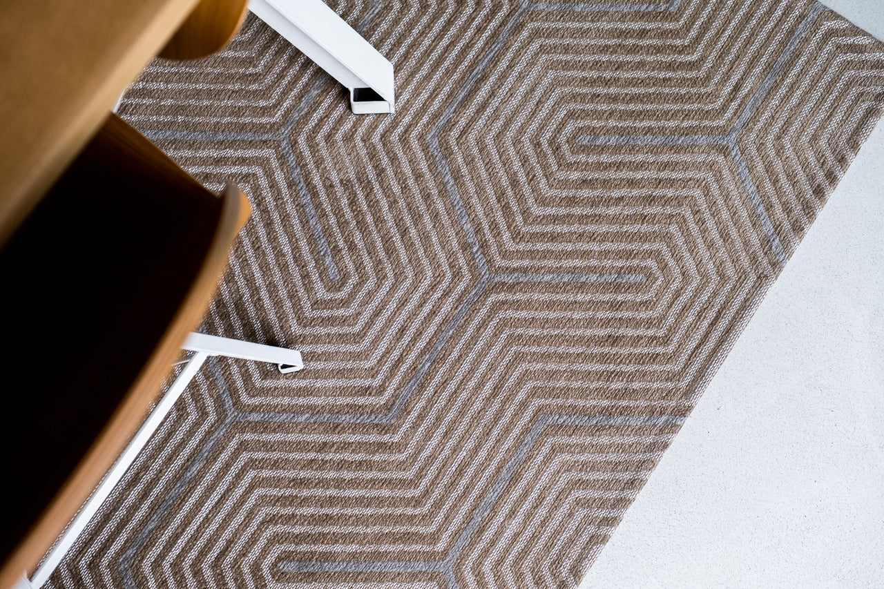Labyrint design, Roman Beige