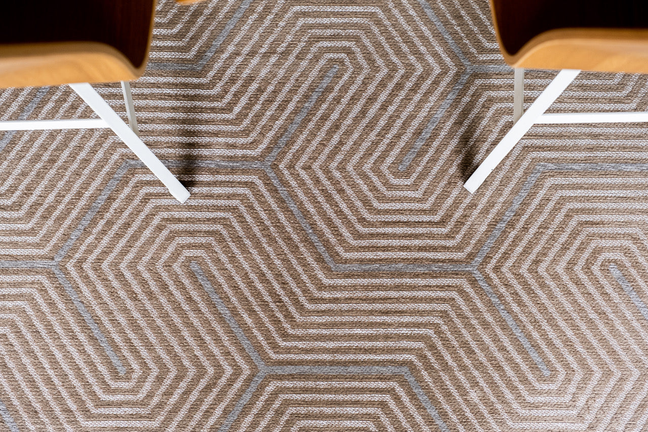 Labyrint design, Roman Beige