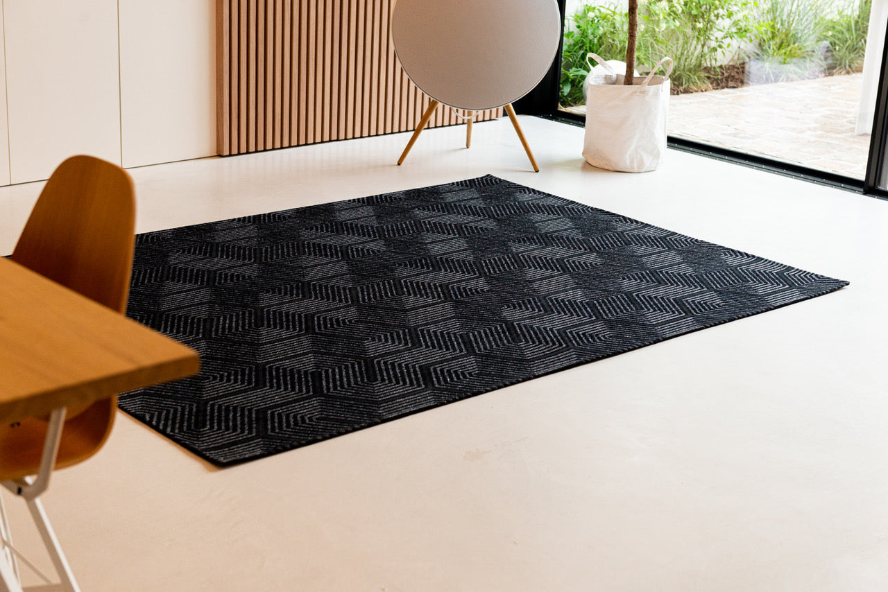 Labyrint design, Penti Svart