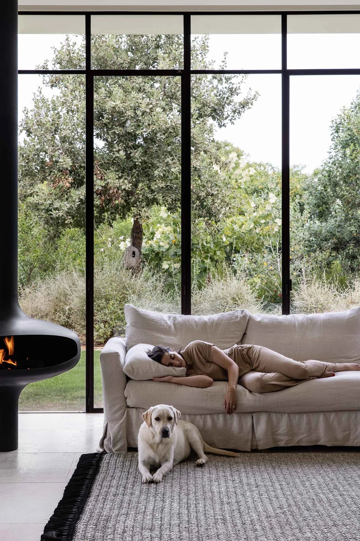 Signatur Tykt Teppe Sand Svart Melert