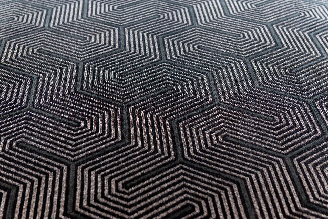 Labyrint design,  Penti Svart